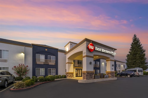 Best Western Plus Twin View Inn & Suites