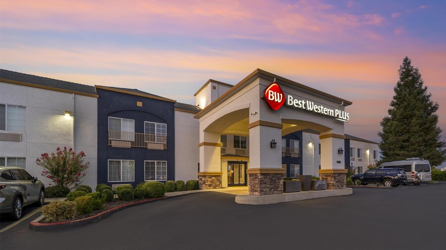 Best Western Plus Twin View Inn & Suites