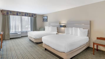 Suite, 1 Einzelbett, barrierefrei, Kühlschrank und Mikrowelle | 1 Schlafzimmer, laptopgeeigneter Arbeitsplatz, Verdunkelungsvorhänge