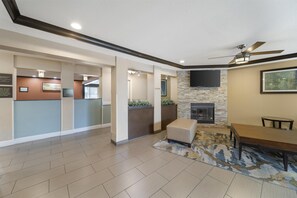 Lobby - Best Western Plus Twin View Inn & Suites (Redding)