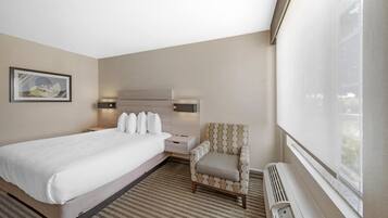 ห้องสแตนดาร์ด, เตียงควีนไซส์ 1 เตียง, พร้อมสิ่งอำนวยความสะดวกสำหรับผู้พิการ, ตู้เย็นและไมโครเวฟ | 1 ห้องนอน, พื้นที่ทำงานแบบใช้แล็ปท็อป, ผ้าม่านกันแสง, เตารีด/โต๊ะรีดผ้า