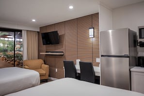 Caja de seguridad en la habitación y escritorio 