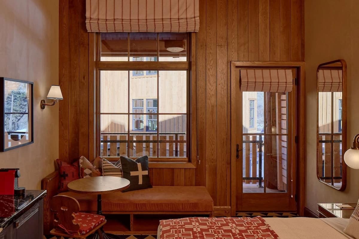 River View King + Deck - Inn Room | Literie de qualité supérieure, coffres-forts dans les chambres