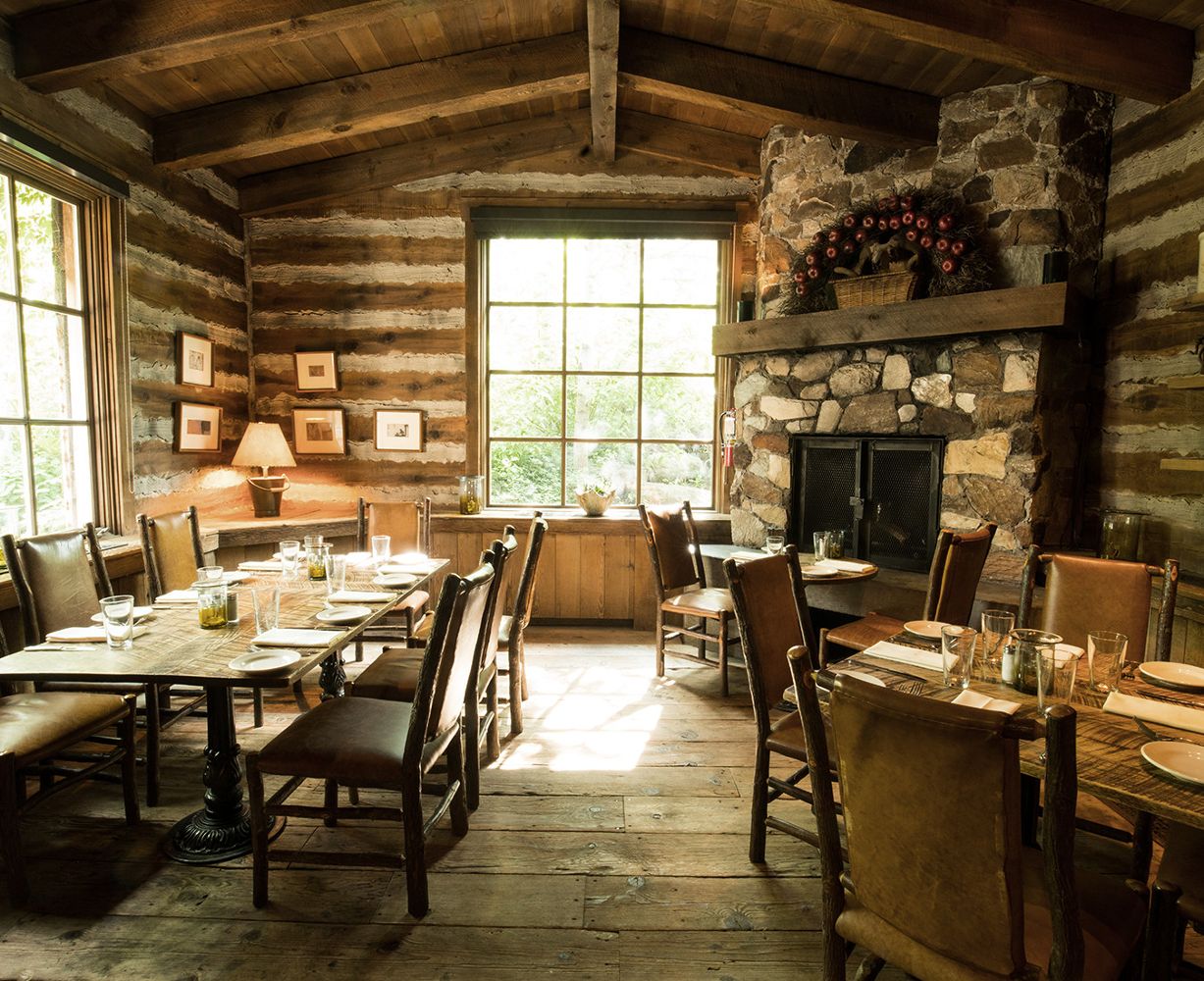 3 restaurants, breakfast served