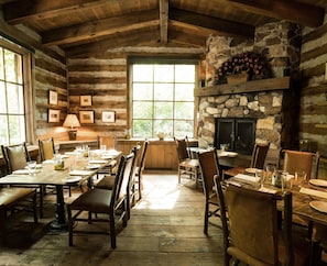 3 nhà hàng, phục vụ bữa sáng