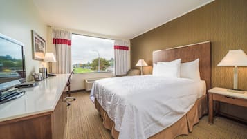 Comfort Room, 1 Queen Bed (Coast Queen Marine Wing) | Down comforters, in-room safe, desk, laptop workspace