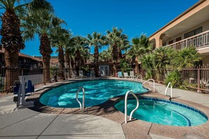 Outdoor pool - Quality Inn Saint George South Bluff (St. George)
