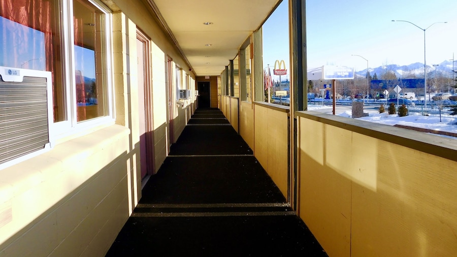 Americas Best Value Inn & Suites Anchorage Airport