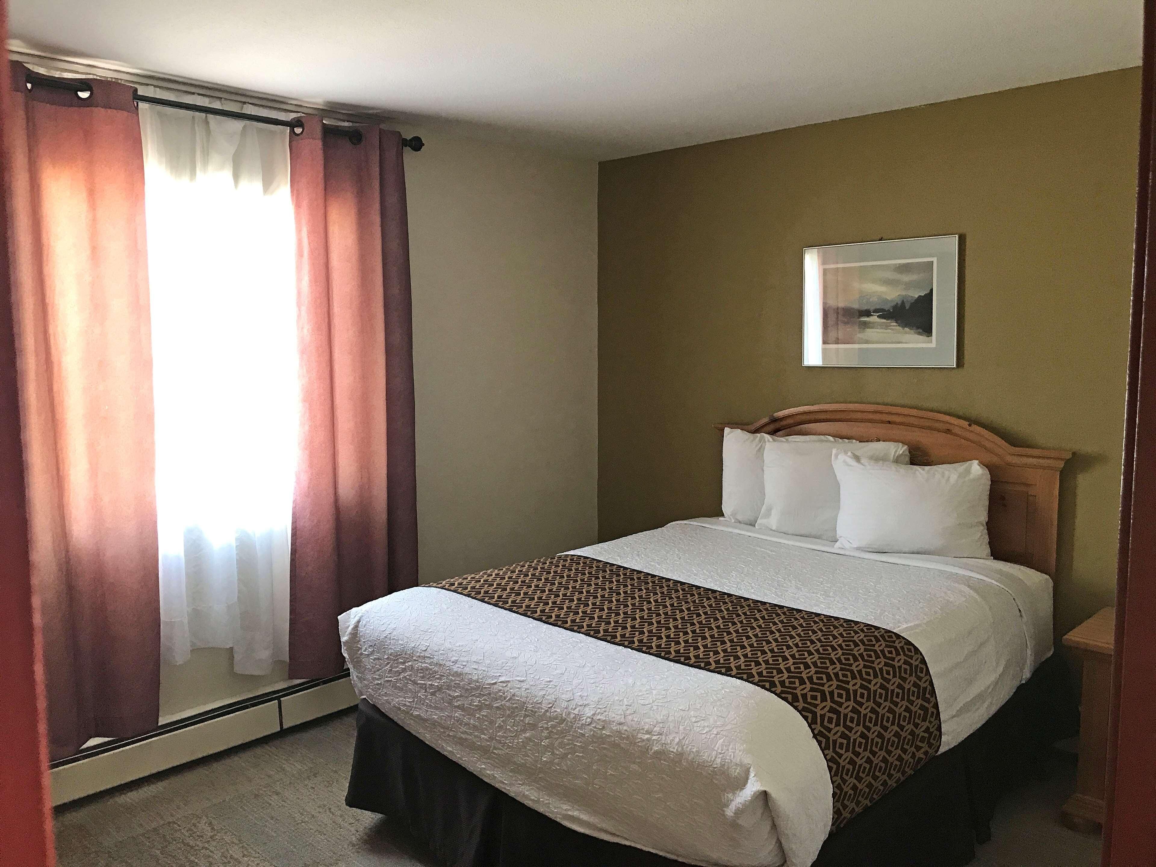 In-room safe, desk, iron/ironing board, cots/infant beds