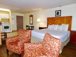 Classic Room, 1 King Bed, Non Smoking | In-room safe, desk, iron/ironing board, cots/infant beds