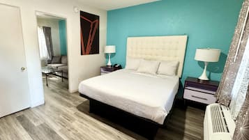 Suite de lujo, 1 cama Queen size y sofá cama, para no fumadores | Ropa de cama de alta calidad y caja de seguridad en la habitación