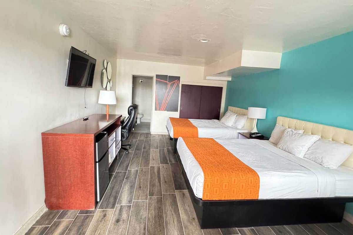 Premium bedding, in-room safe, desk, iron/ironing board