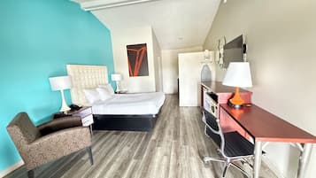 Premium bedding, in-room safe, desk, iron/ironing board