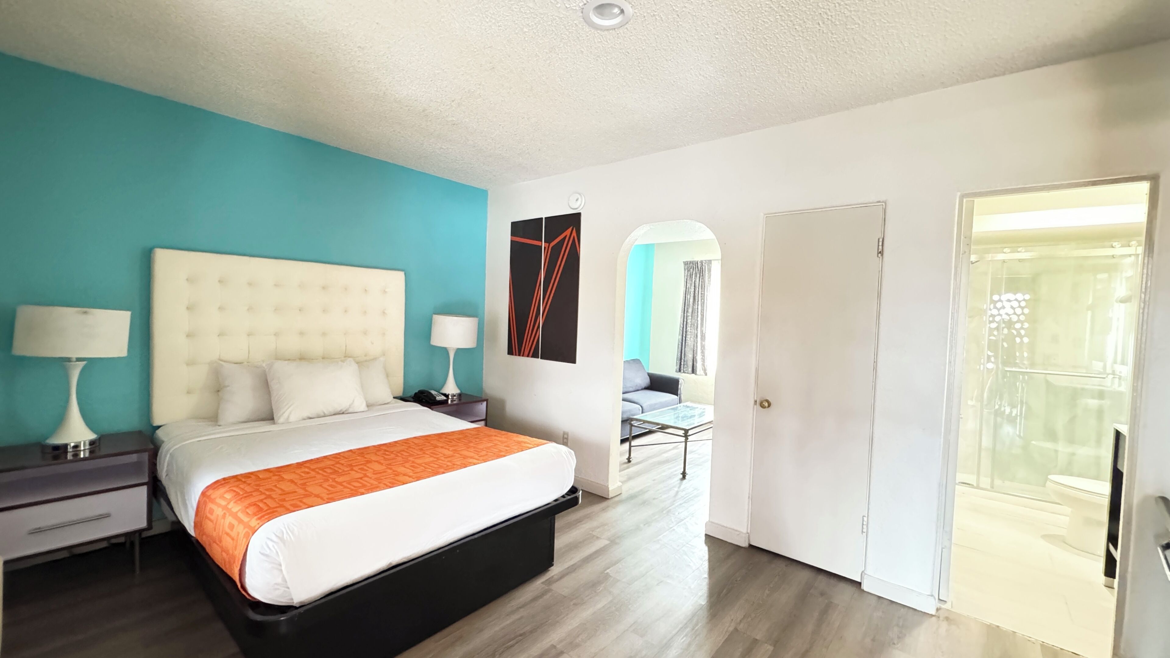 Suite Mewah, 1 Tempat Tidur Queen dengan tempat tidur Sofa, Bebas Asap Rokok | Seprai premium, brankas, meja kerja, dan setrika/meja setrika