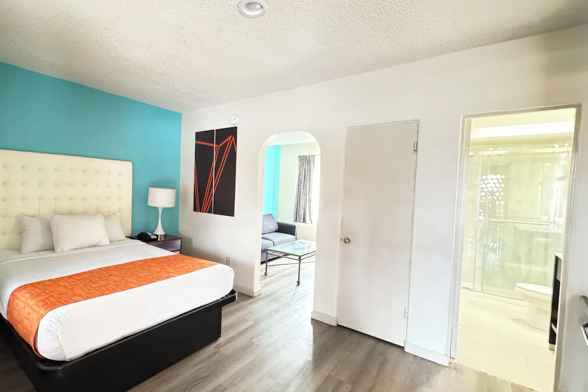 Luxury Suite, 1 Queen Bed with Sofa bed, Non Smoking | Premium bedding, in-room safe, desk, iron/ironing board
