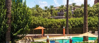 Howard Johnson by Wyndham Phoenix Airport/Downtown Area