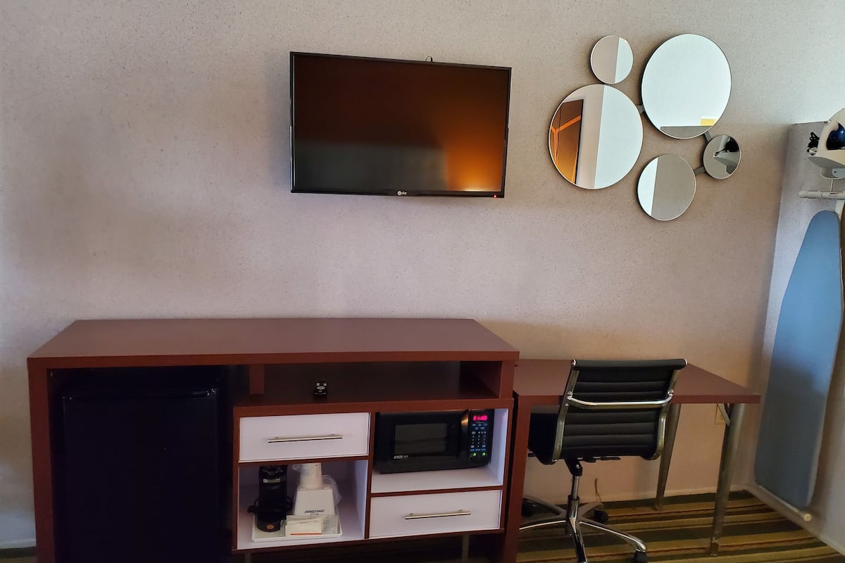 premium bedding, in-room safe, desk, iron/ironing board