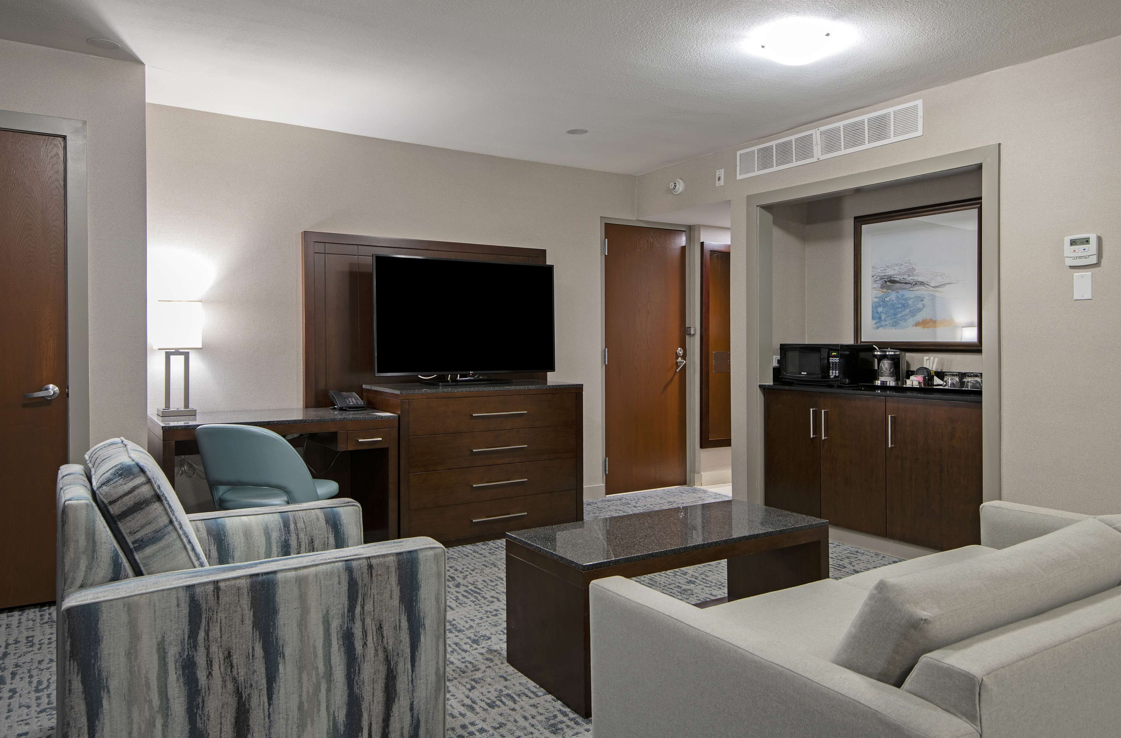 junior suite, 2 queen beds | in-room safe, desk, free cots/infant beds, free wifi