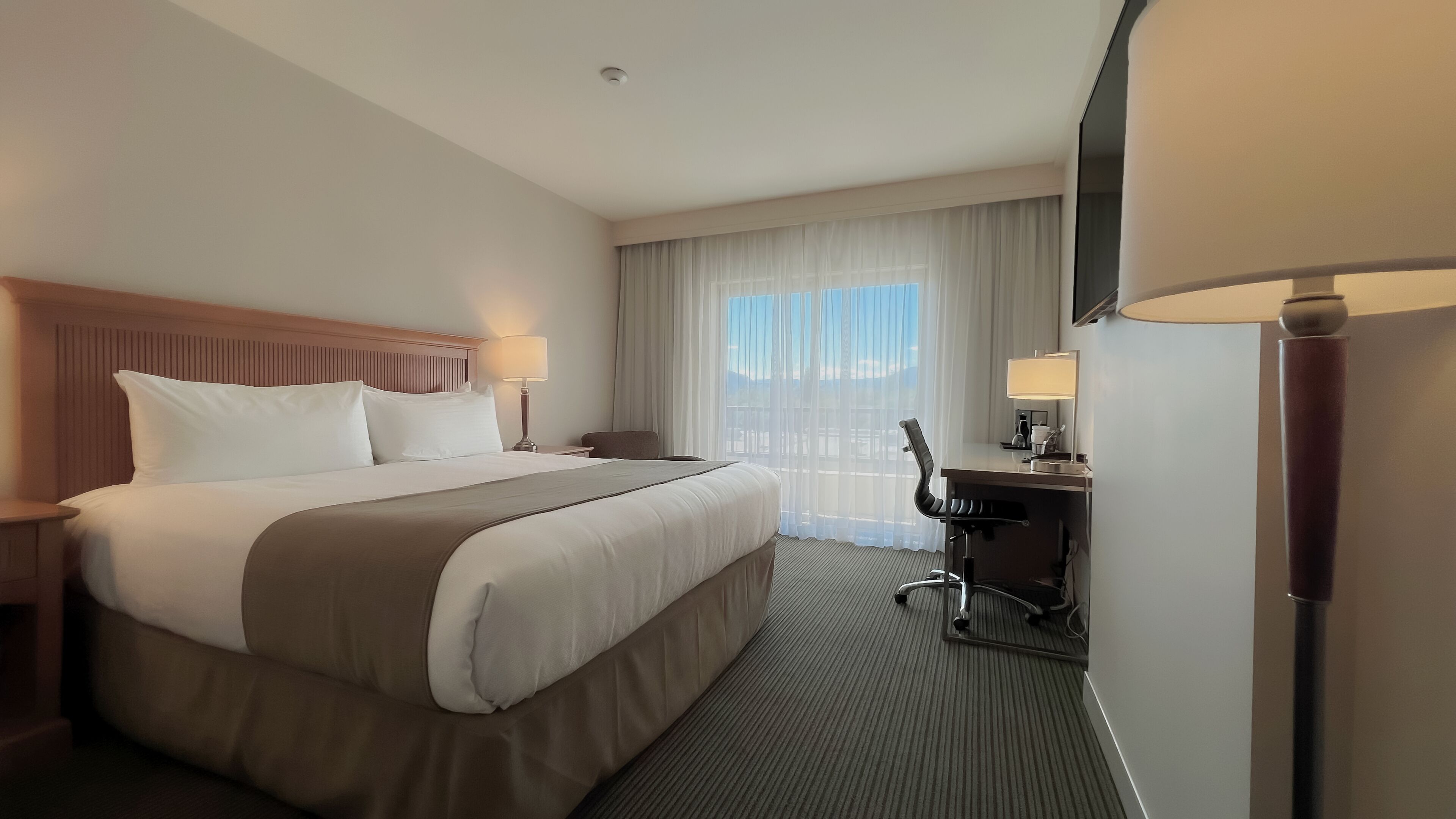 Egyptian cotton sheets, premium bedding, pillow-top beds, desk