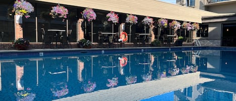 Seasonal outdoor pool, sun loungers