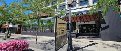 Overnatningsstedets facade