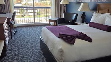 Premium bedding, down duvets, desk, blackout curtains