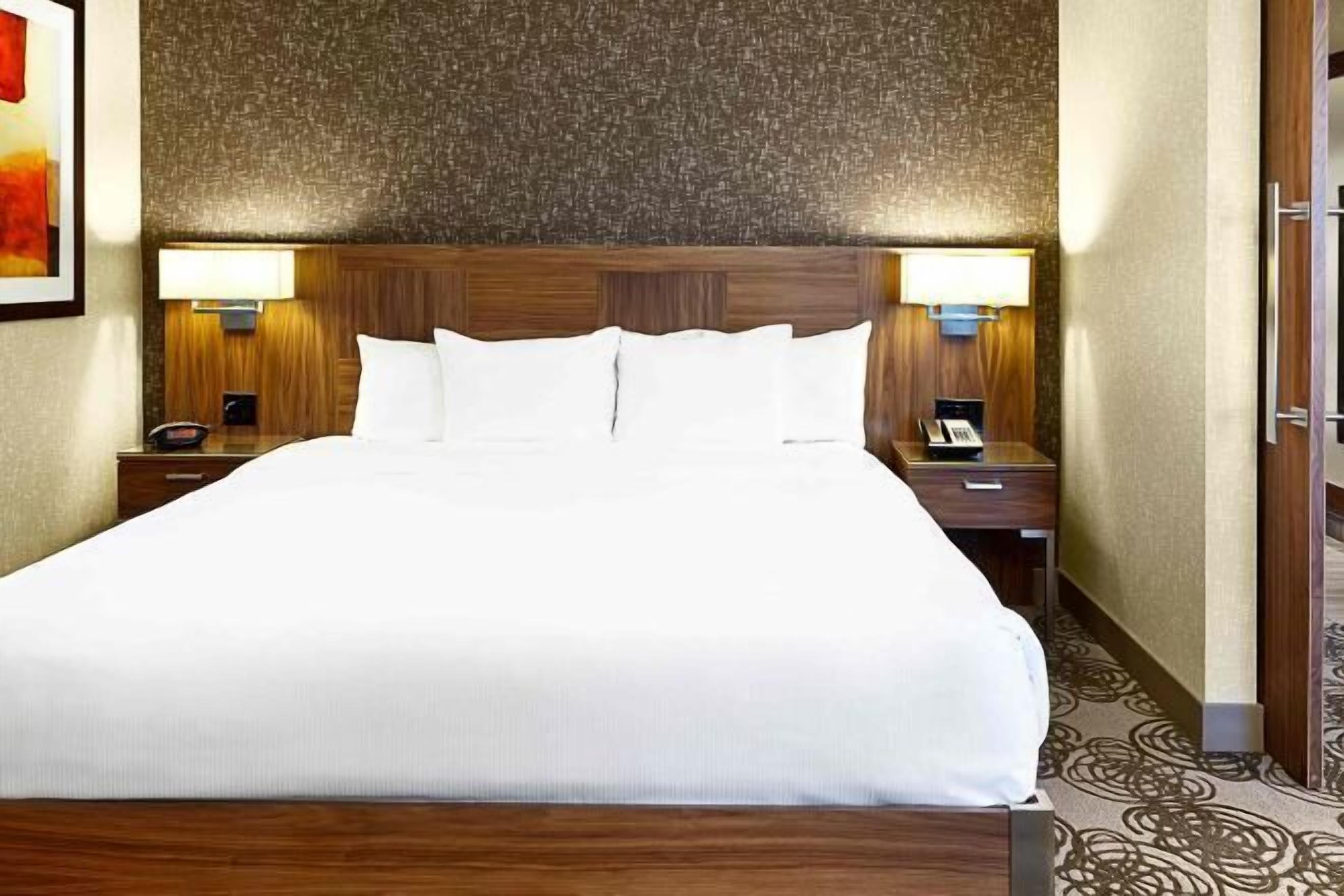 1 bedroom, premium bedding, in-room safe, desk