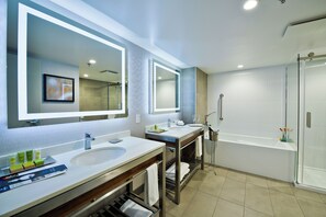 1 soverom, sengetøy av topp kvalitet, safe på rommet og skrivebord