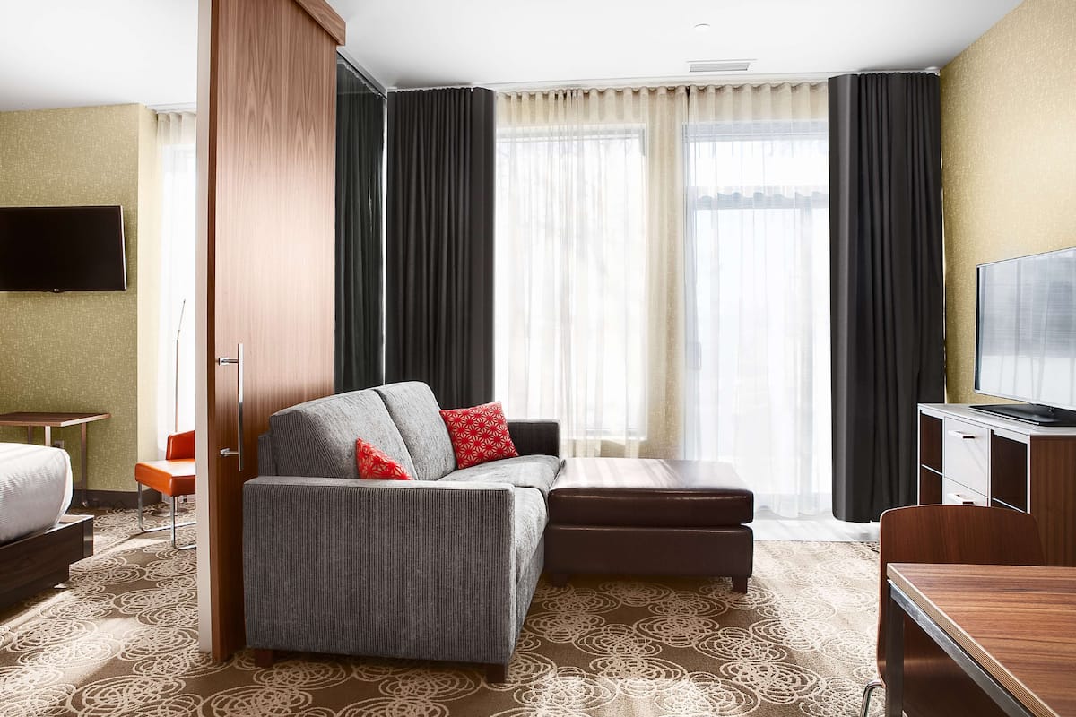 Deluxe Suite, 1 King Bed, Kitchen | 1 bedroom, premium bedding, in-room safe, desk