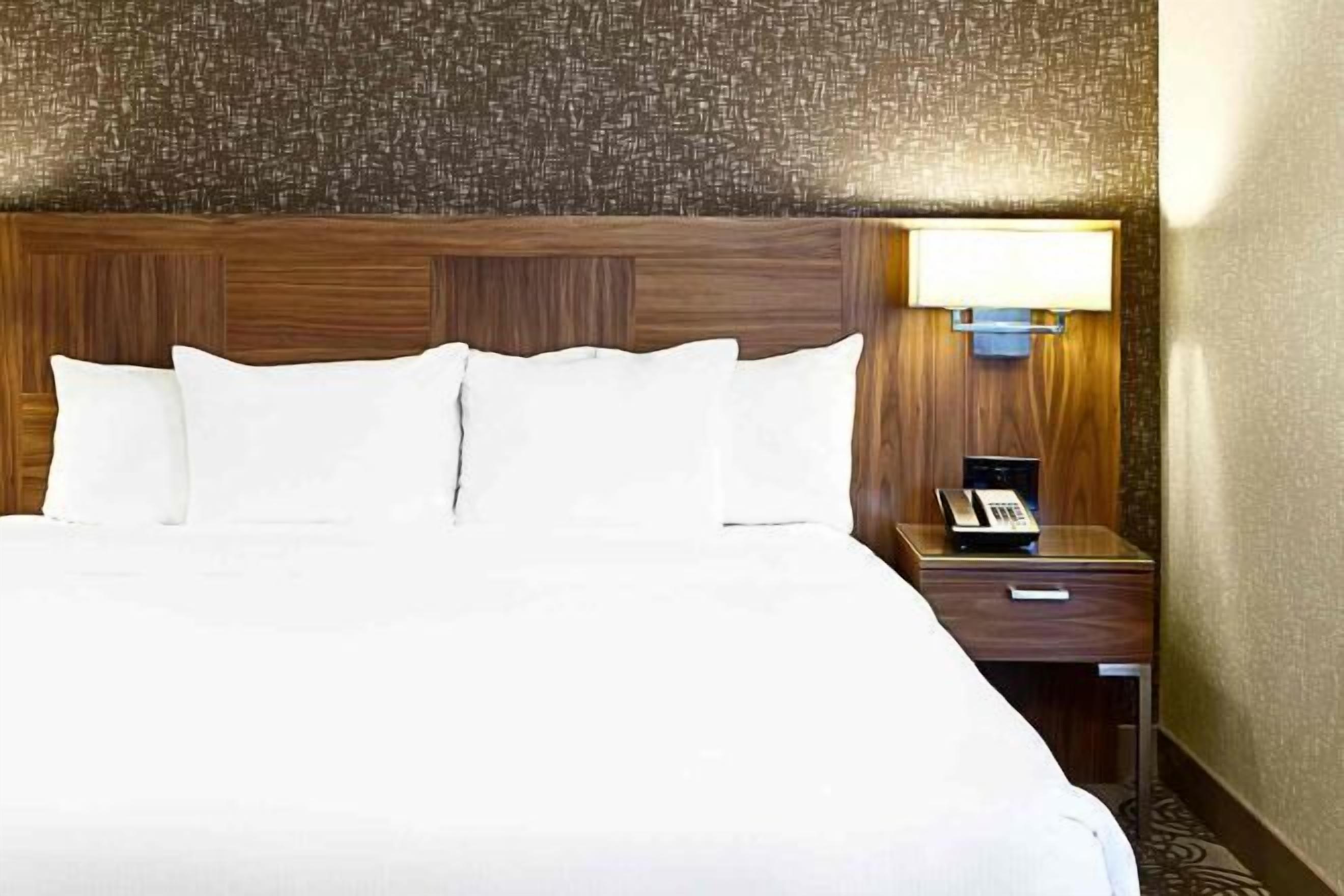 1 bedroom, premium bedding, in-room safe, desk