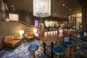 Lobby - Coast Bastion Hotel (Nanaimo)