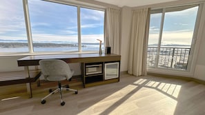 Huone, 1 suuri parisänky, näköala satamaan (Coast Premium King with Ocean View) | Huoneen varustelu