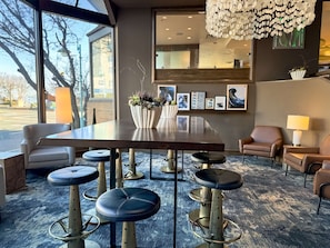 Lobby - Coast Bastion Hotel (Nanaimo)