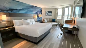 Room, 1 King Bed with Sofa bed (Coast King) | In-room safe, desk, blackout drapes, iron/ironing board