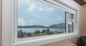 Suite Signature, 1 cama de matrimonio grande, cocina básica, vistas al mar | Ropa de cama de alta calidad y cortinas opacas