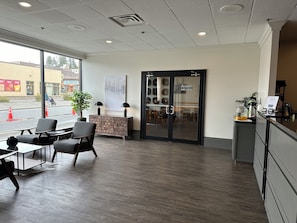 Lobby - Prestige Oceanview Hotel Prince Rupert (Prince Rupert)