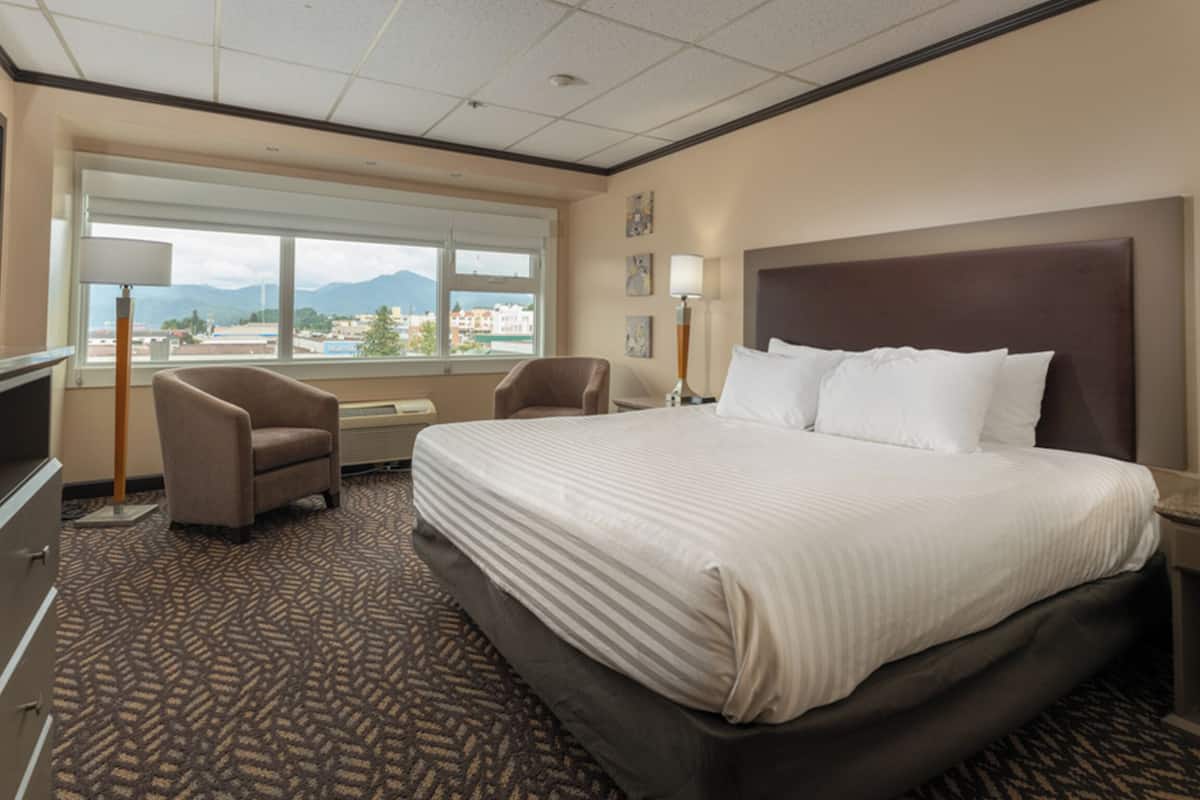 Signature Suite, 1 King Bed, Kitchenette, Ocean View