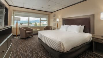 Signature Suite, 1 King Bed, Kitchenette, Ocean View | Premium bedding, blackout drapes, iron/ironing board, free WiFi