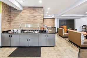 Petit déjeuner préparé sur commande servi tous les jours en supplément