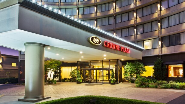 A hotel entrance with a modern design, featuring a prominent entrance canopy and a large pillar. - Crowne Plaza Portland Downtown Convention Center by IHG (Portland)