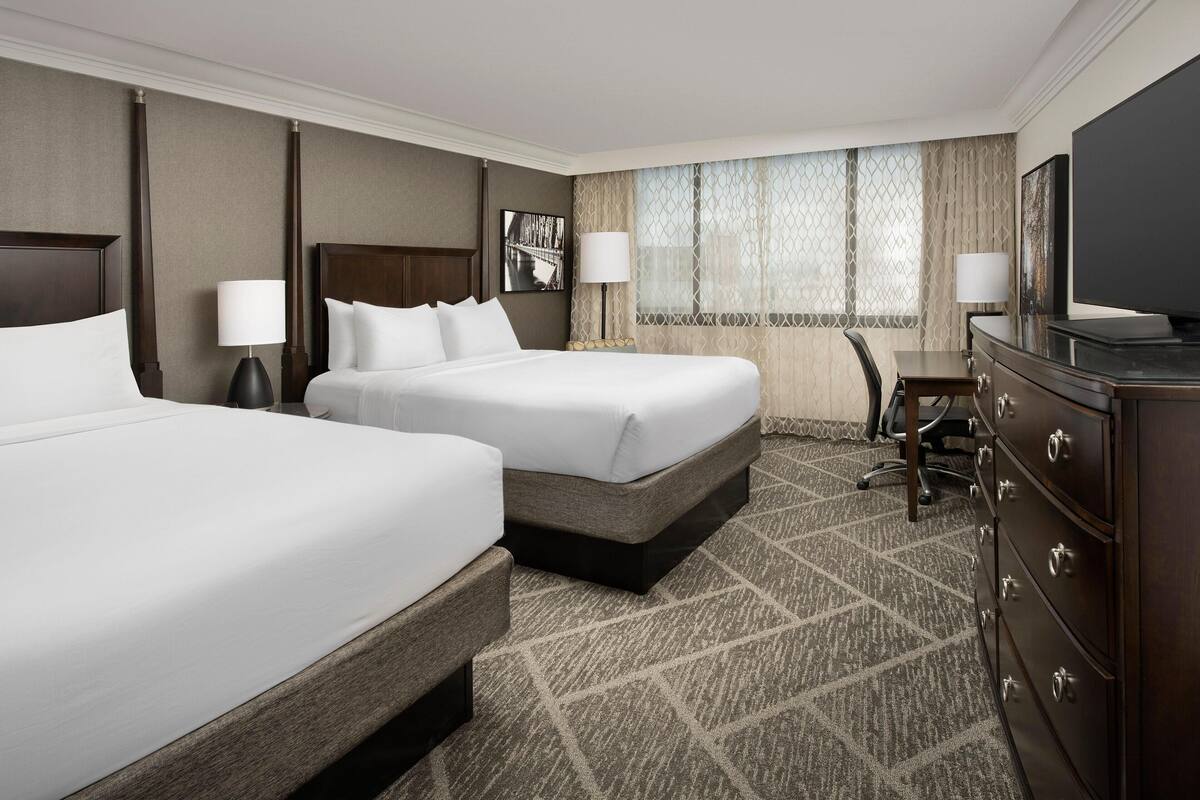 Premium bedding, in-room safe, desk, blackout drapes