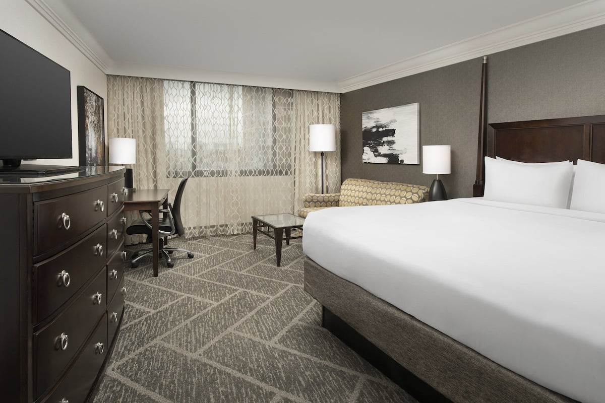 Premium bedding, in-room safe, desk, blackout curtains