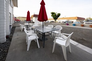 Terrace/patio - Hermiston Inn & Suites (Hermiston)