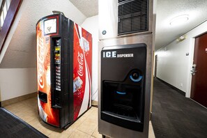 Vending machine - Hermiston Inn & Suites (Hermiston)