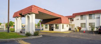 Hermiston Inn & Suites