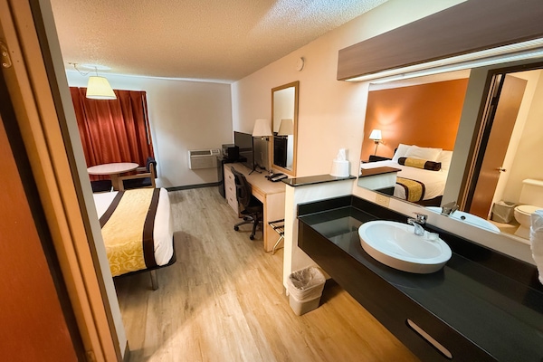 Desk, iron/ironing board, free WiFi, bed sheets