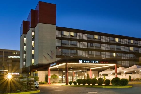 Fachada de la propiedad por la tarde o noche