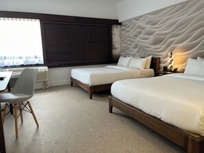 Signature Room, 2 Queen Beds | Premium bedding, in-room safe, desk, laptop workspace - Hôtel Ruby Foo's (Montreal)