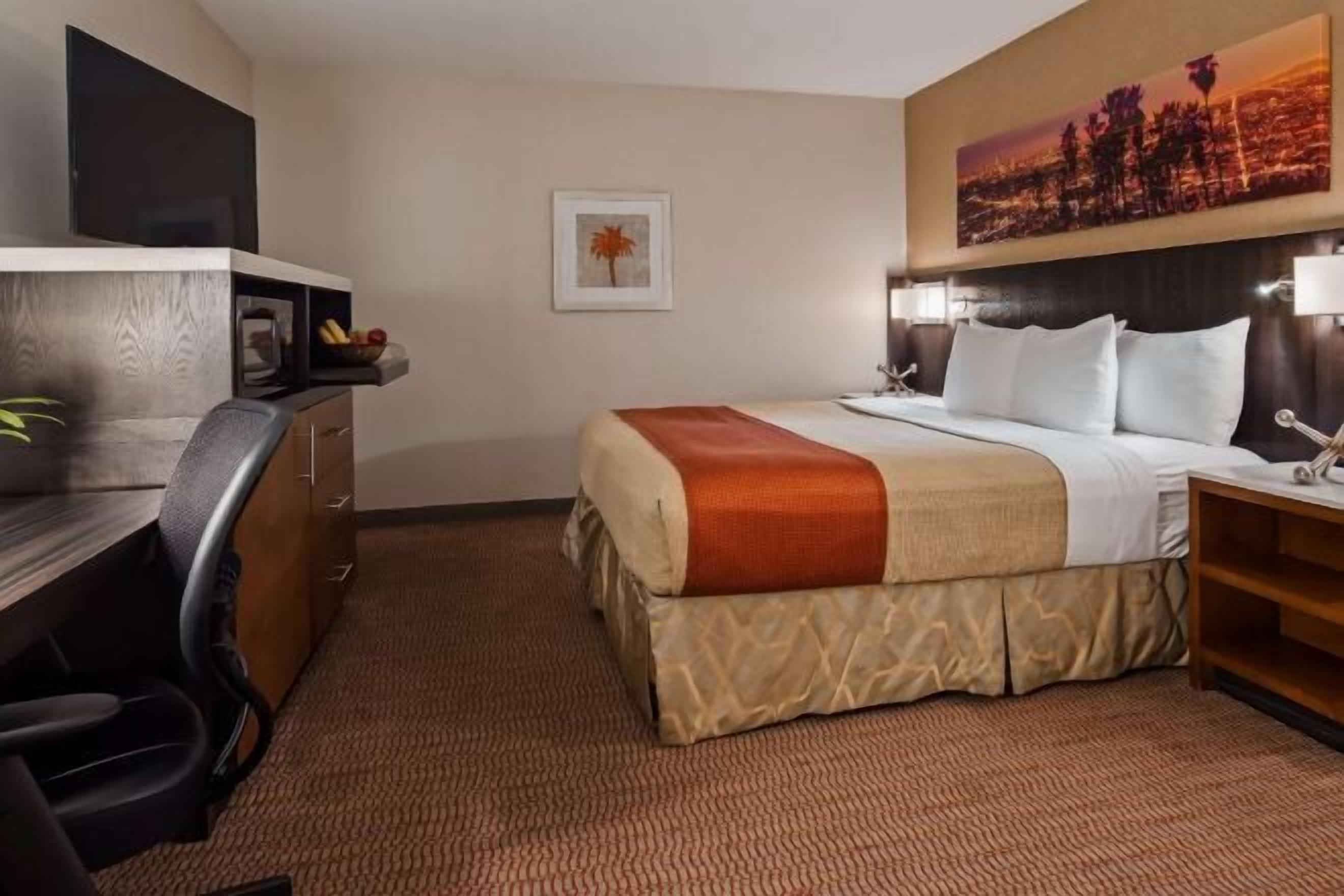 Pillowtop beds, in-room safe, desk, laptop workspace