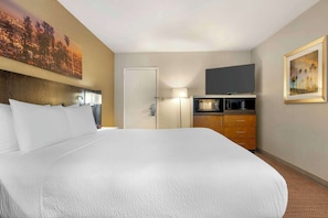 Standard Room, 1 King Bed, Non Smoking, Refrigerator & Microwave | Pillowtop beds, in-room safe, desk, laptop workspace